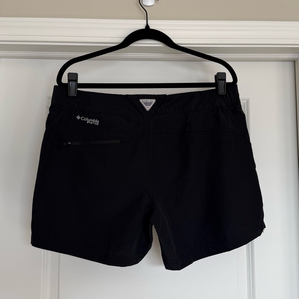 Columbia Black Coral Point ll Shorts | L - Picture 5 of 9